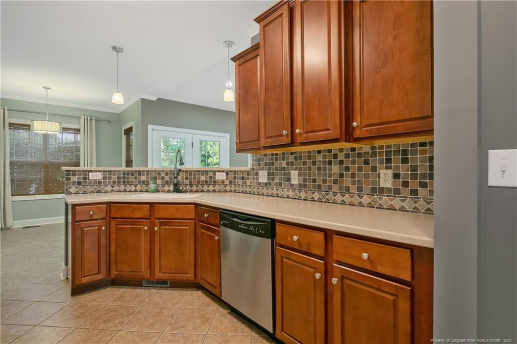 16 Edgemont Ter Sanford, NC 27332