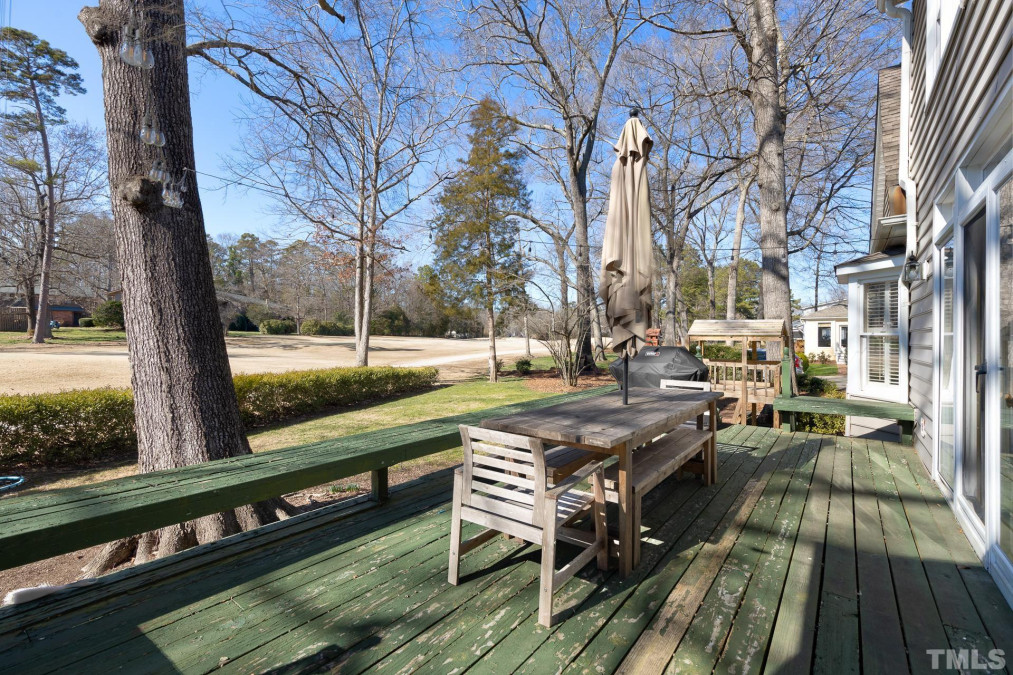 1126 Burning Tree Dr Chapel Hill, NC 27517