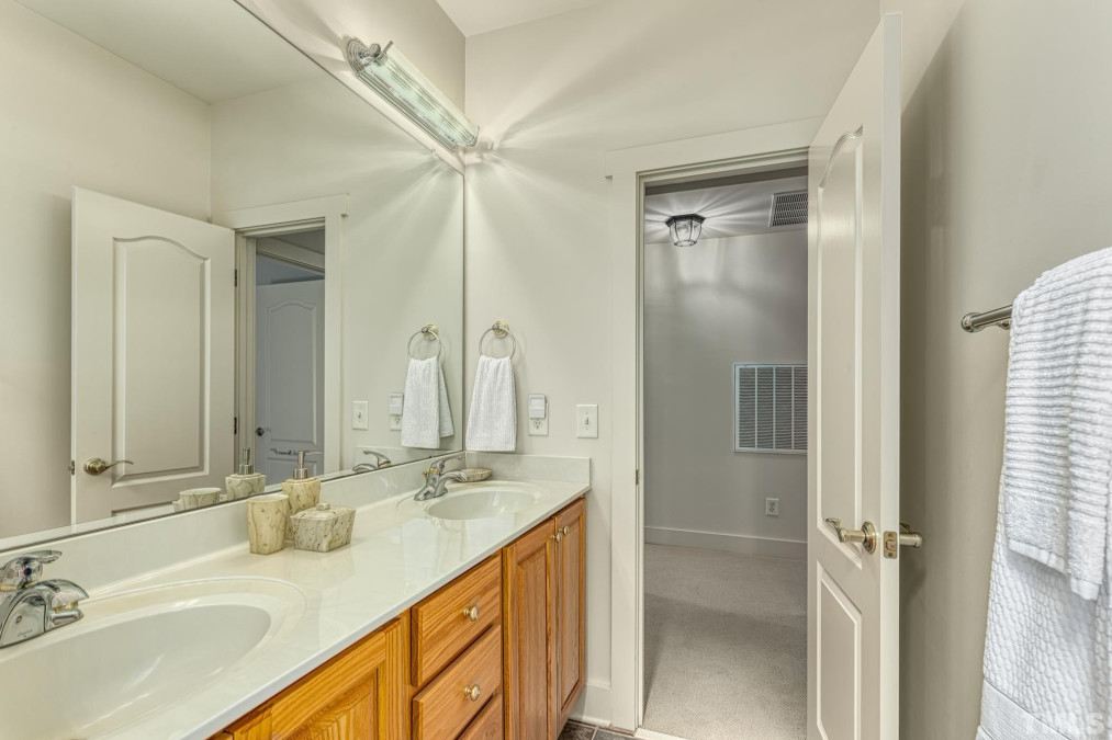 1607 Cates Hickory Hill Ln Hillsborough, NC 27278