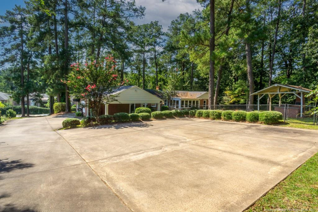 2712 Morganton Fayetteville, NC 28303