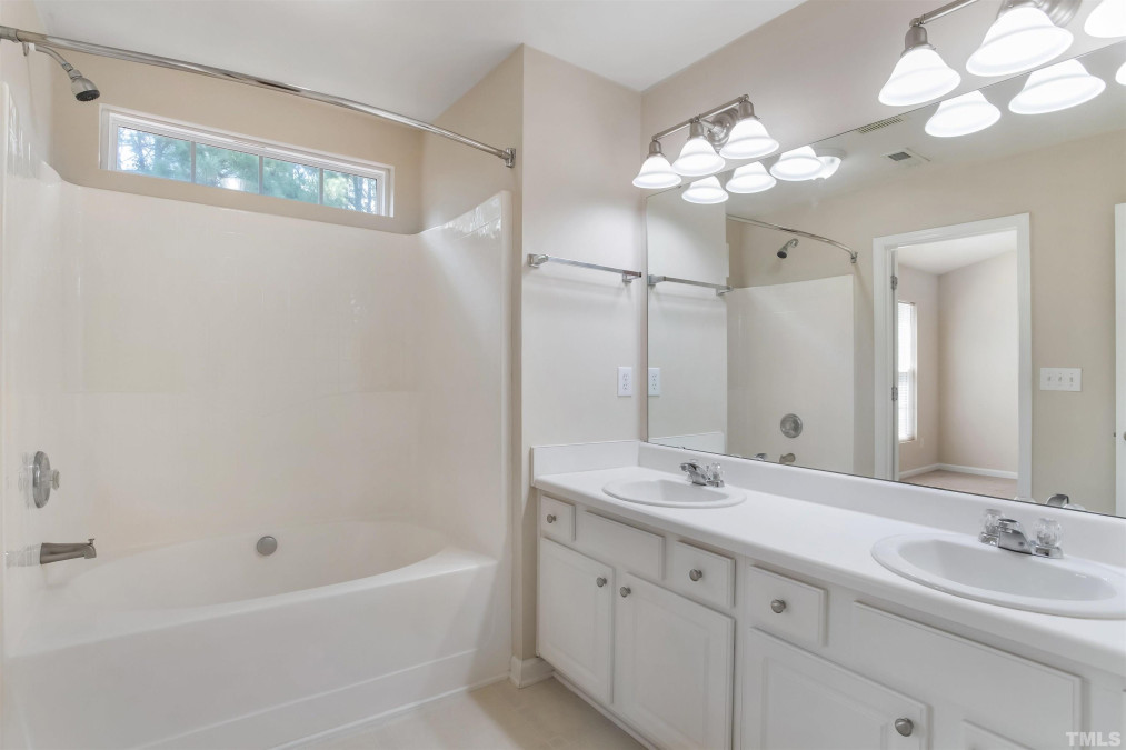 2043 Groundwater Pl Raleigh, NC 27610