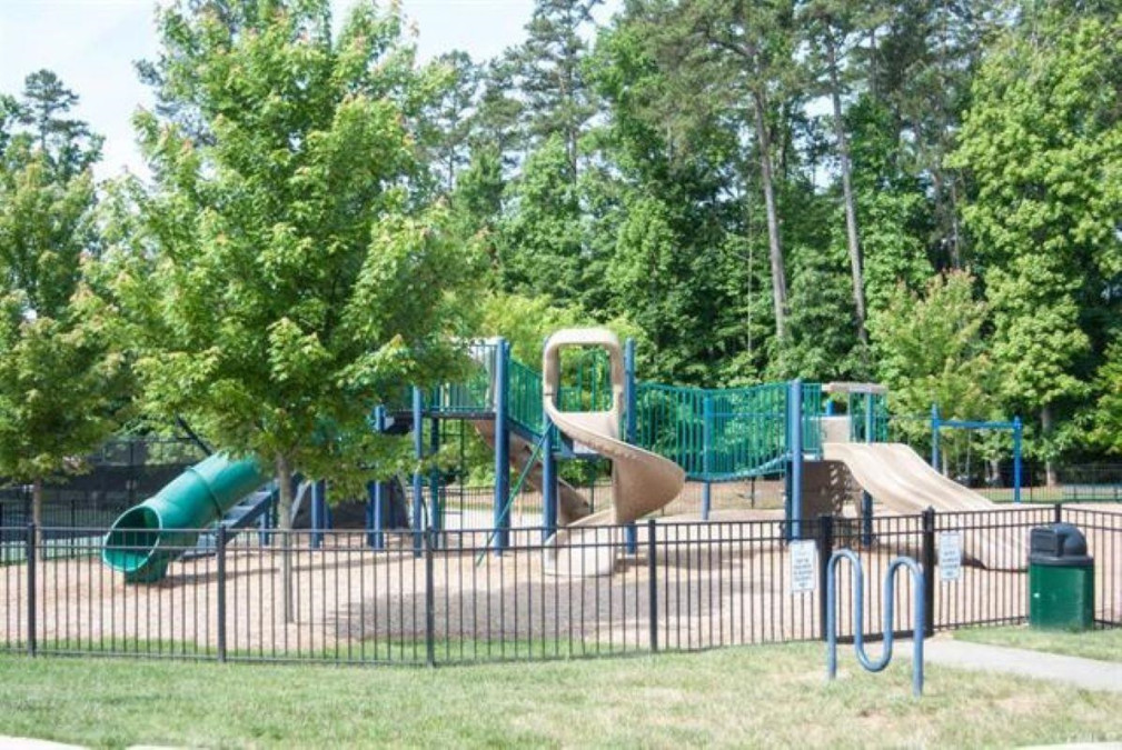 3913 Falls River Raleigh, NC 27614