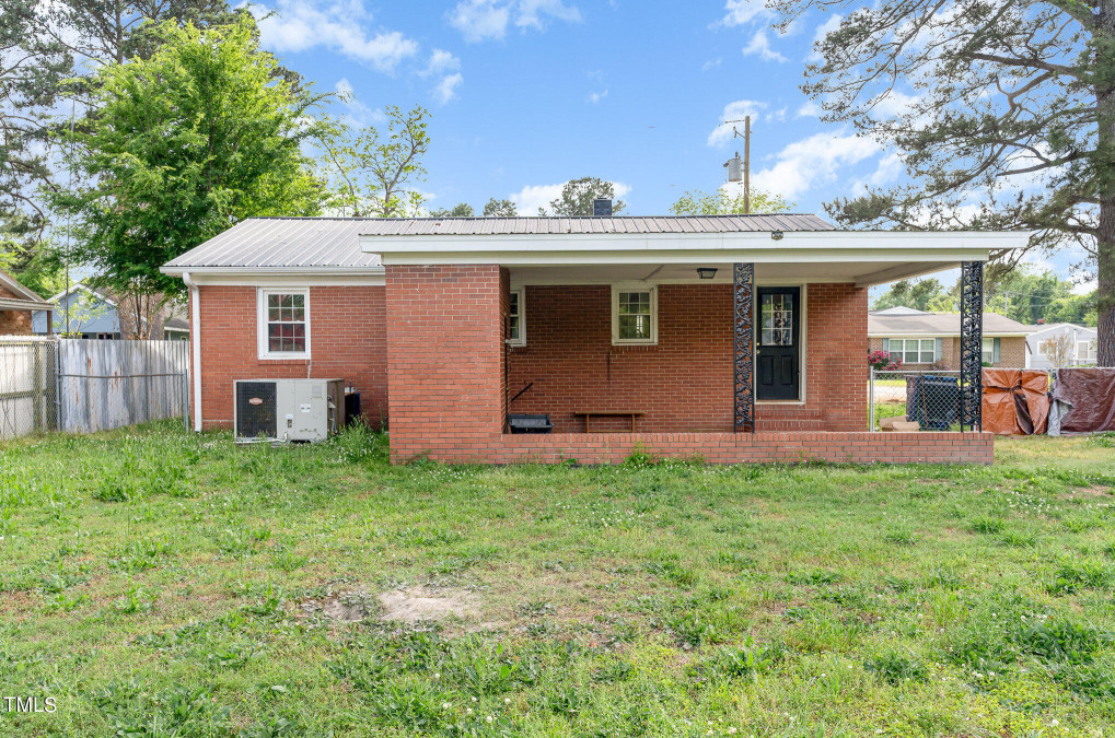 407 Pearsall St Dunn, NC 28334