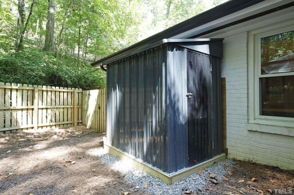 1102 Valley Park Dr Chapel Hill, NC 27514