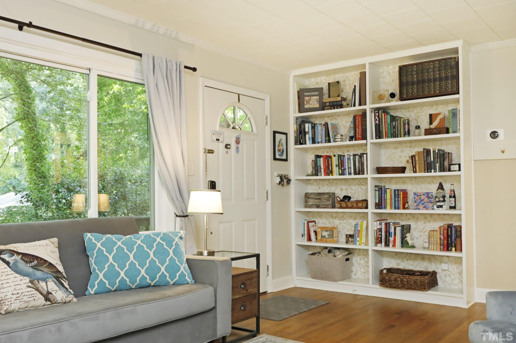 1102 Valley Park Dr Chapel Hill, NC 27514