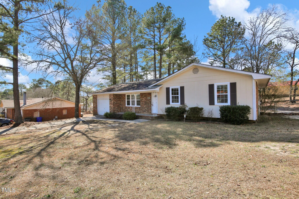 3317 Hedgemoor Cir Spring Lake, NC 28390