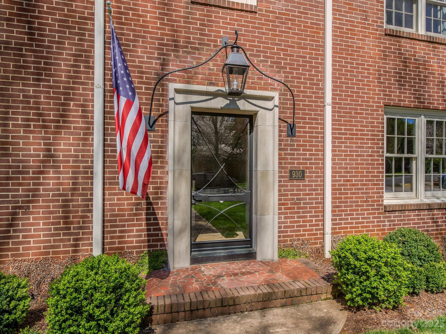 930 Ardsley Rd, Charlotte, NC 28207 MLS 4018811