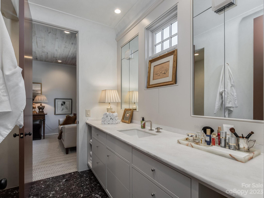 930 Ardsley Rd, Charlotte, NC 28207 MLS 4018811