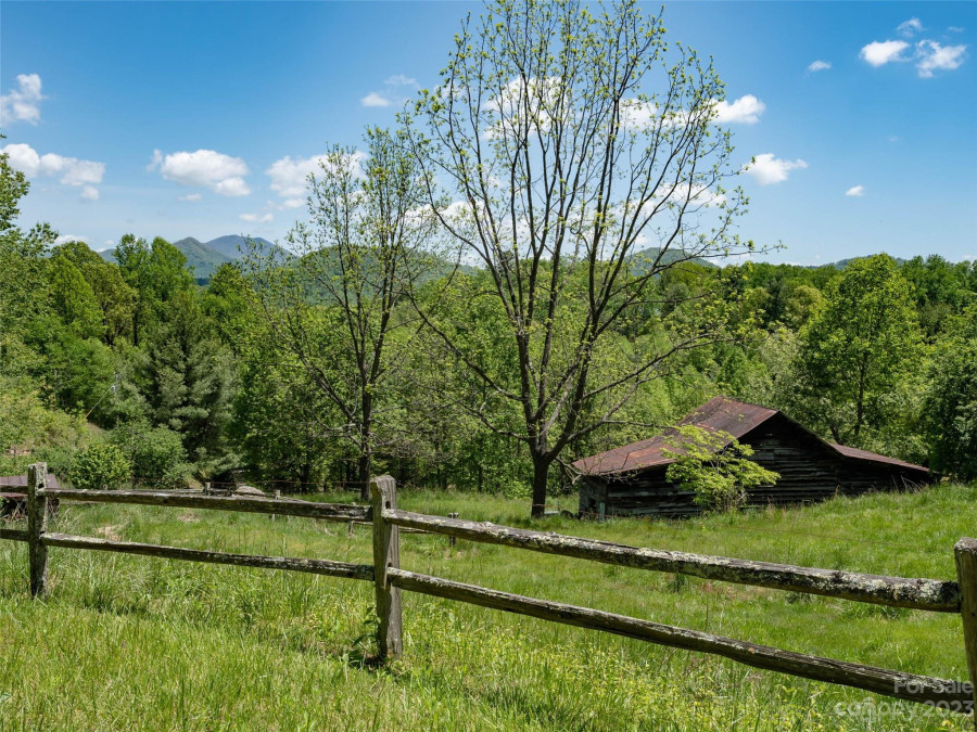 131 Love Carriage Loop Waynesville, NC 28785