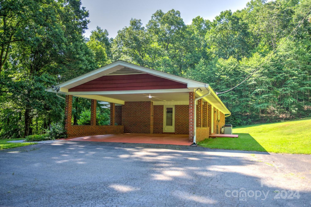 4 Fir Cove Rd Asheville, NC 28806