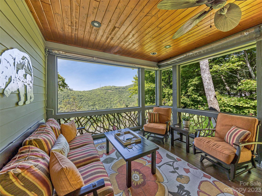 381 Toxaway Ct Lake Toxaway, NC 28747