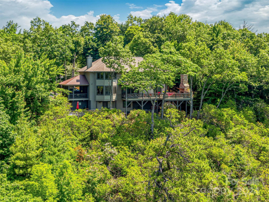 381 Toxaway Ct Lake Toxaway, NC 28747