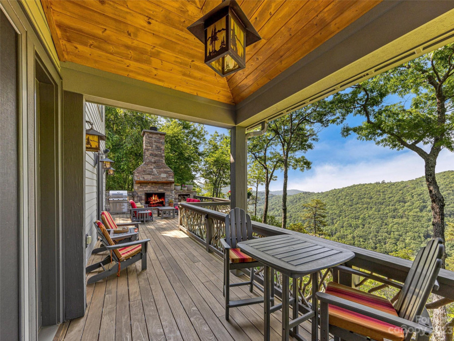 381 Toxaway Ct Lake Toxaway, NC 28747