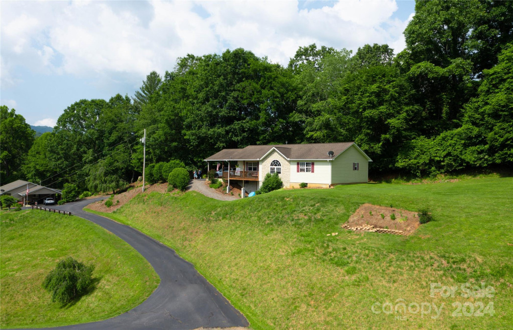 543 Hardscrabble Rd Burnsville, NC 28714