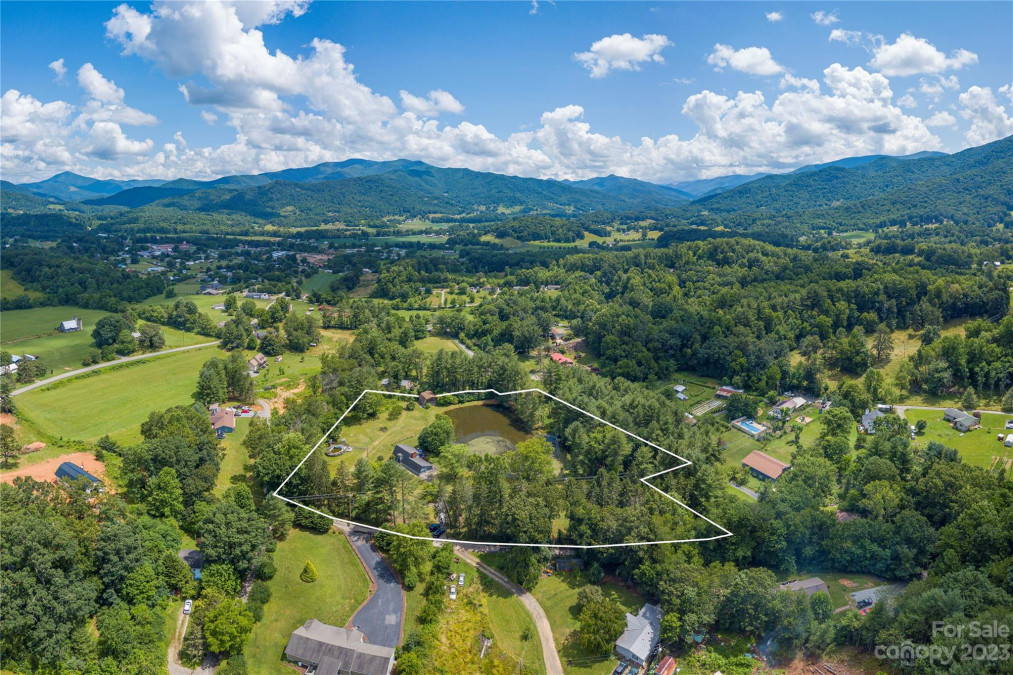 16 Barn Owl Ln Waynesville, NC 28786