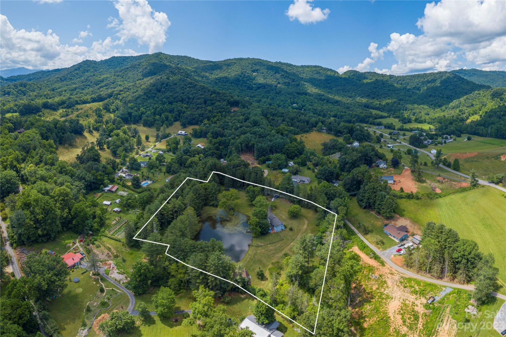 16 Barn Owl Ln Waynesville, NC 28786