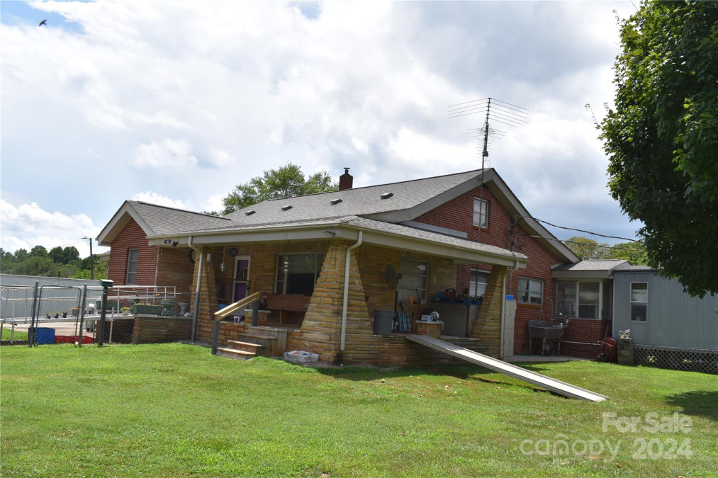 1164 Mudcut Loop Marion, NC 28752