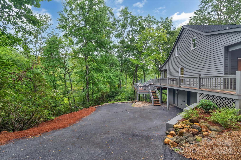 95 Cardinal Tc Lake Toxaway, NC 28747