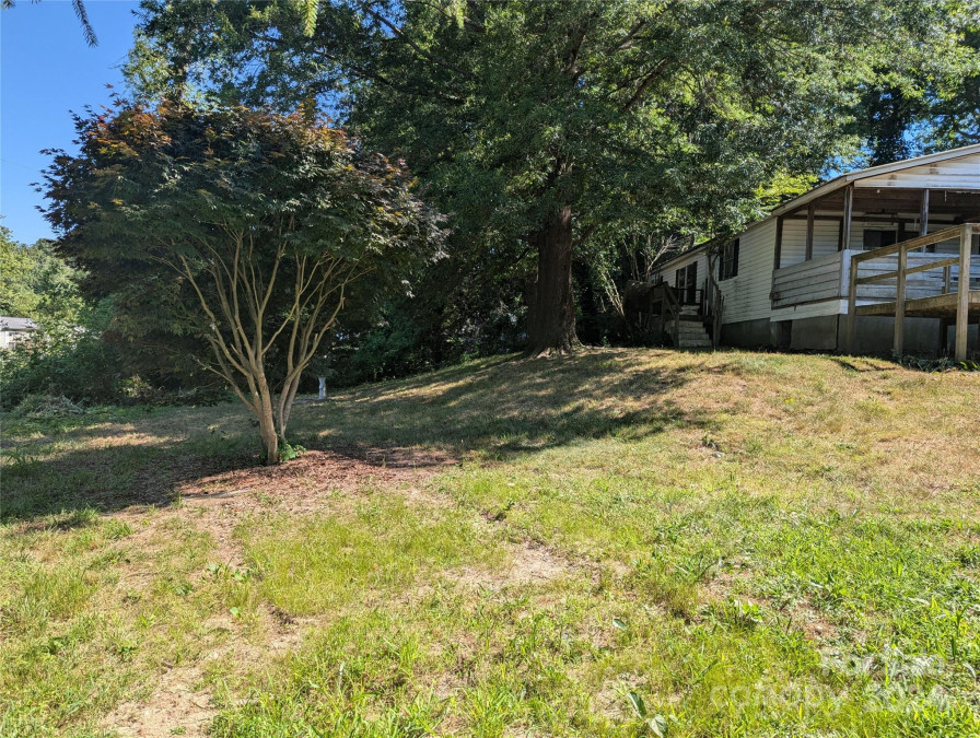 637 Clearview Dr Hendersonville, NC 28792