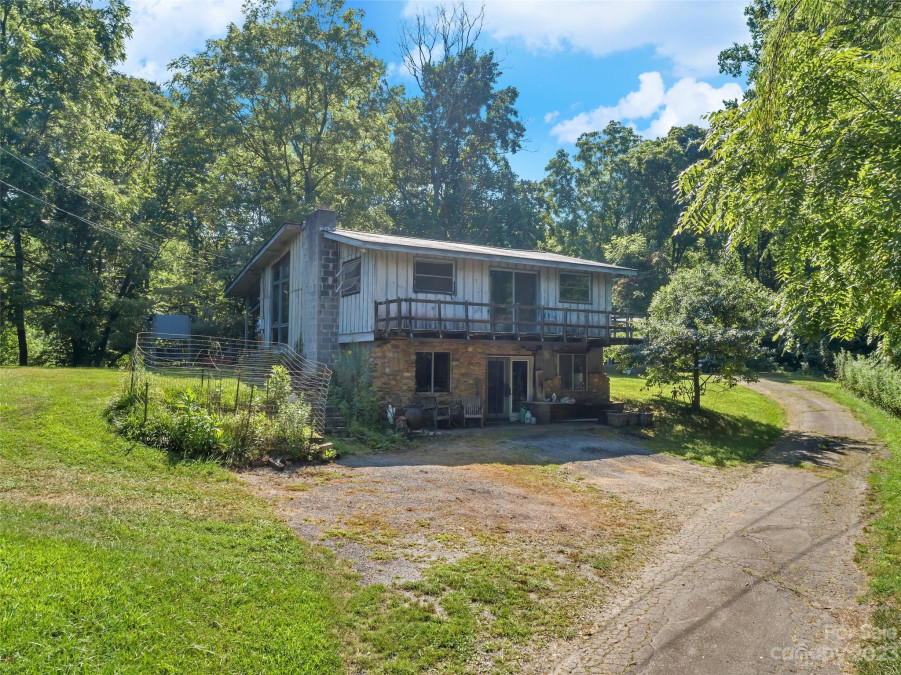 3 Pond Road Cir Asheville, NC 28806