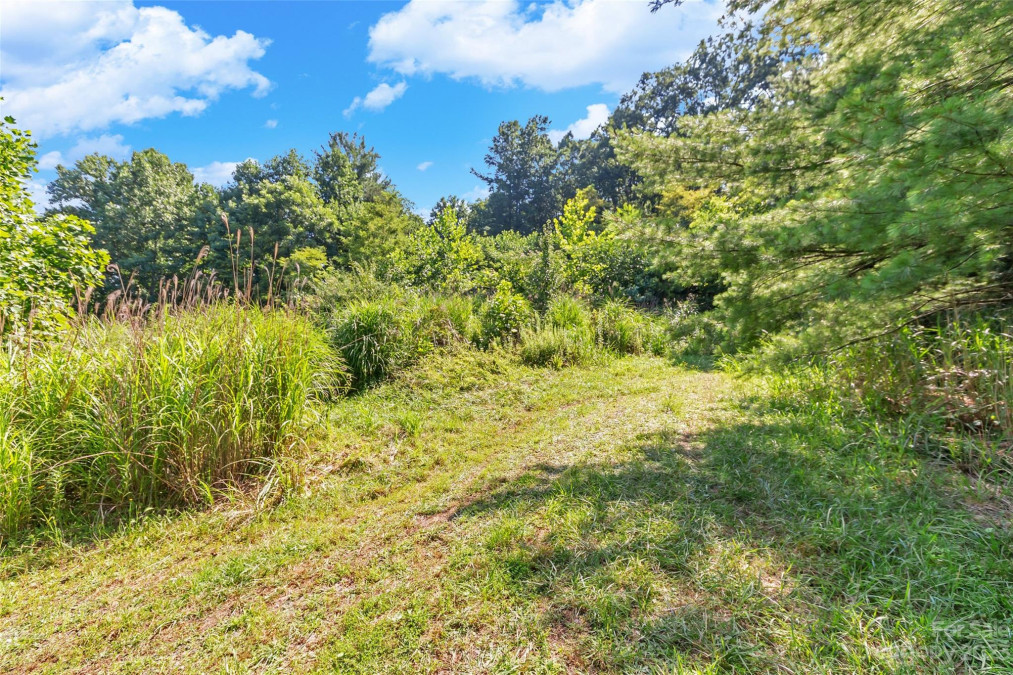 3 Pond Road Cir Asheville, NC 28806