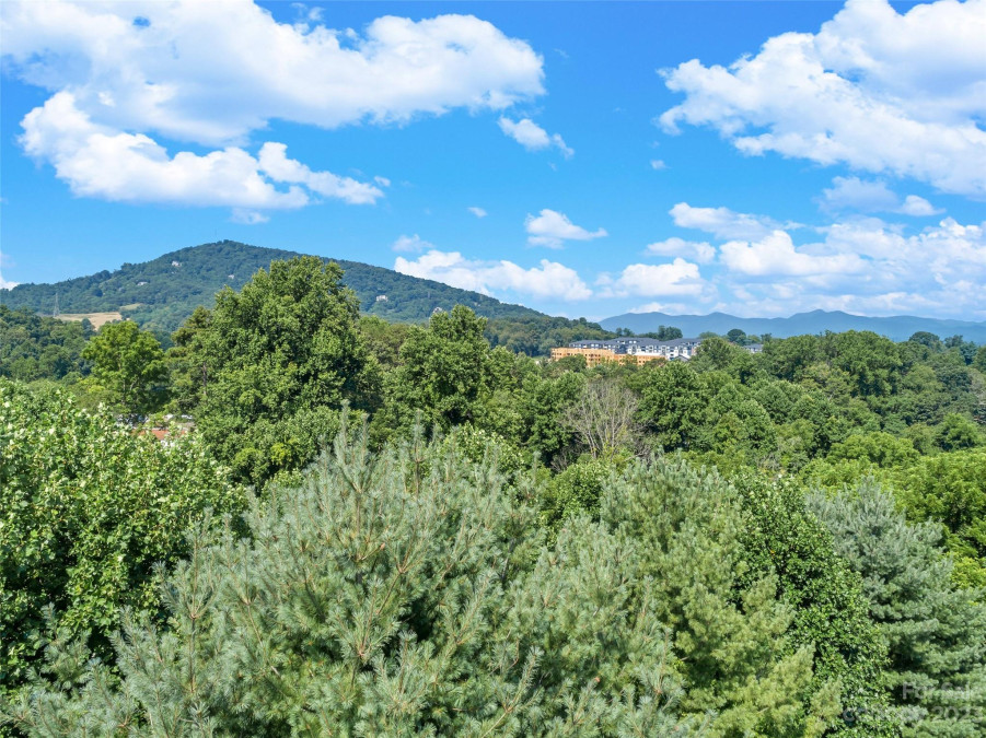 3 Pond Road Cir Asheville, NC 28806