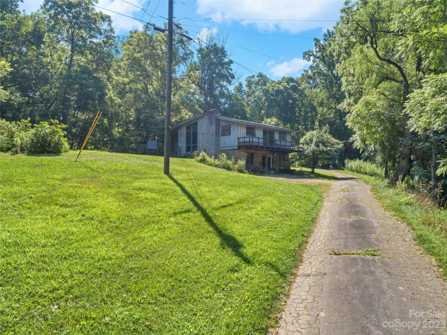 3 Pond Road Cir Asheville, NC 28806