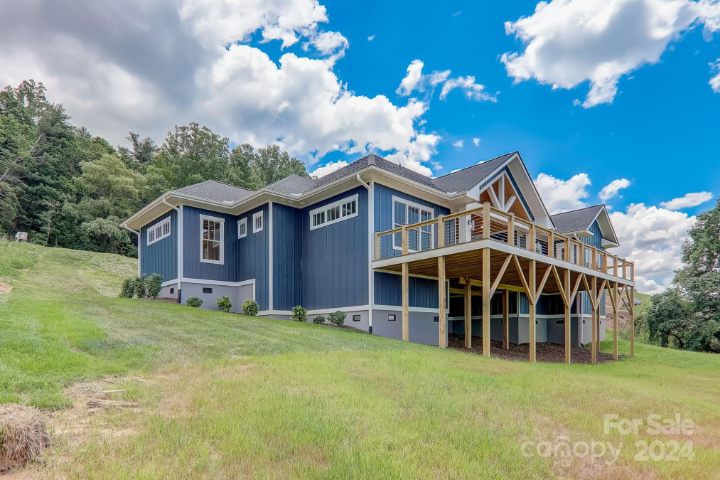 297 Maple Knoll Dr Hendersonville, NC 28792