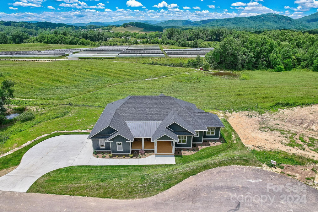 297 Maple Knoll Dr Hendersonville, NC 28792