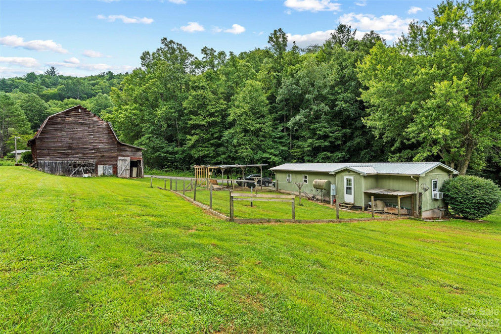 863 Water Wheel Cv Clyde, NC 28721