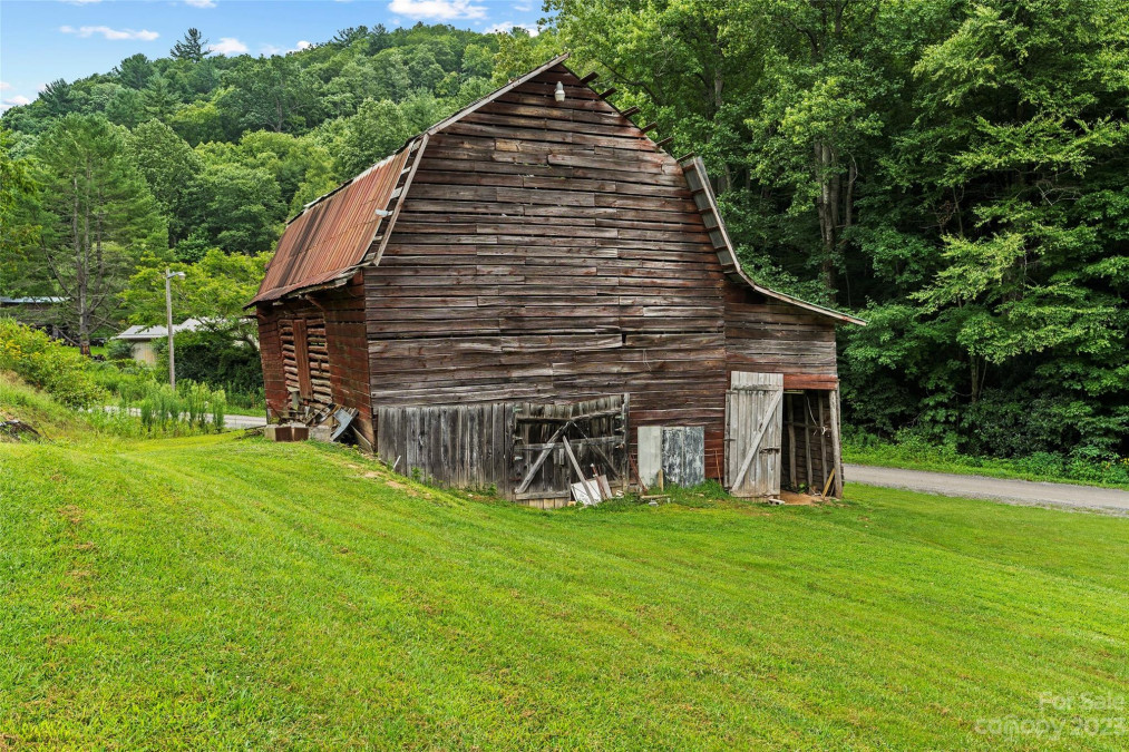 863 Water Wheel Cv Clyde, NC 28721