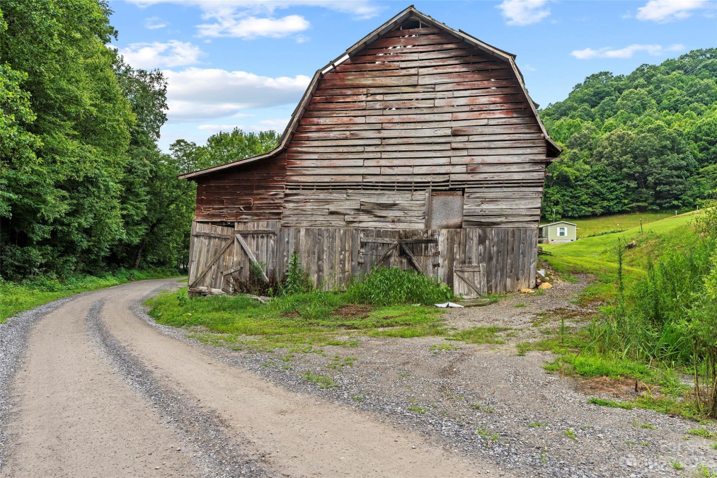 863 Water Wheel Cv Clyde, NC 28721