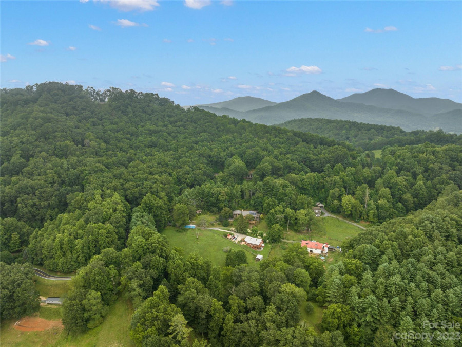 23 Safe Haven Dr Waynesville, NC 28785