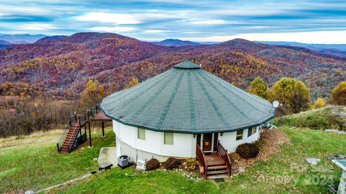 101 Fawns Rest Rd Black Mountain, NC 28711