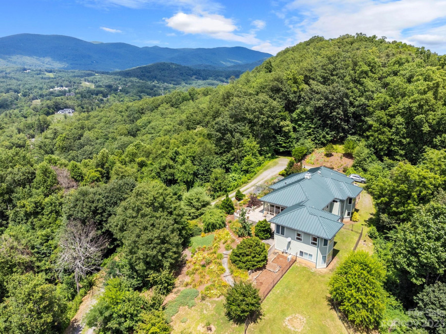 63 Ashworth Dr Fairview, NC 28730