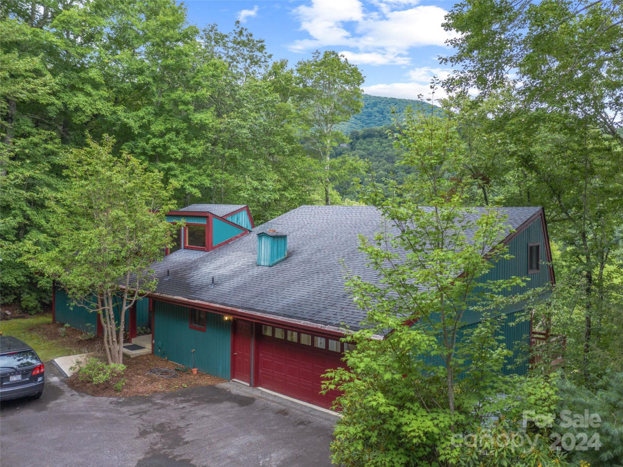 156 Winterstar Loop Burnsville, NC 28714