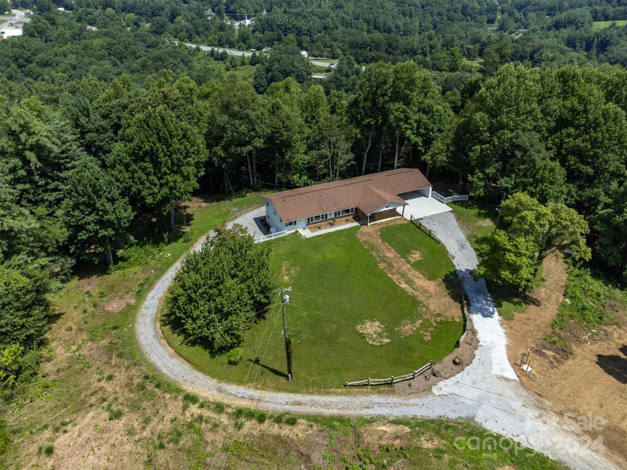 468 Deer Park Lake Rd Spruce Pine, NC 28777