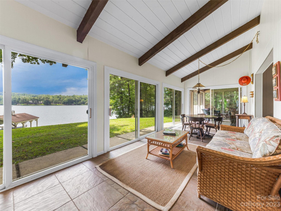 987 Cold Mountain Rd Lake Toxaway, NC 28747