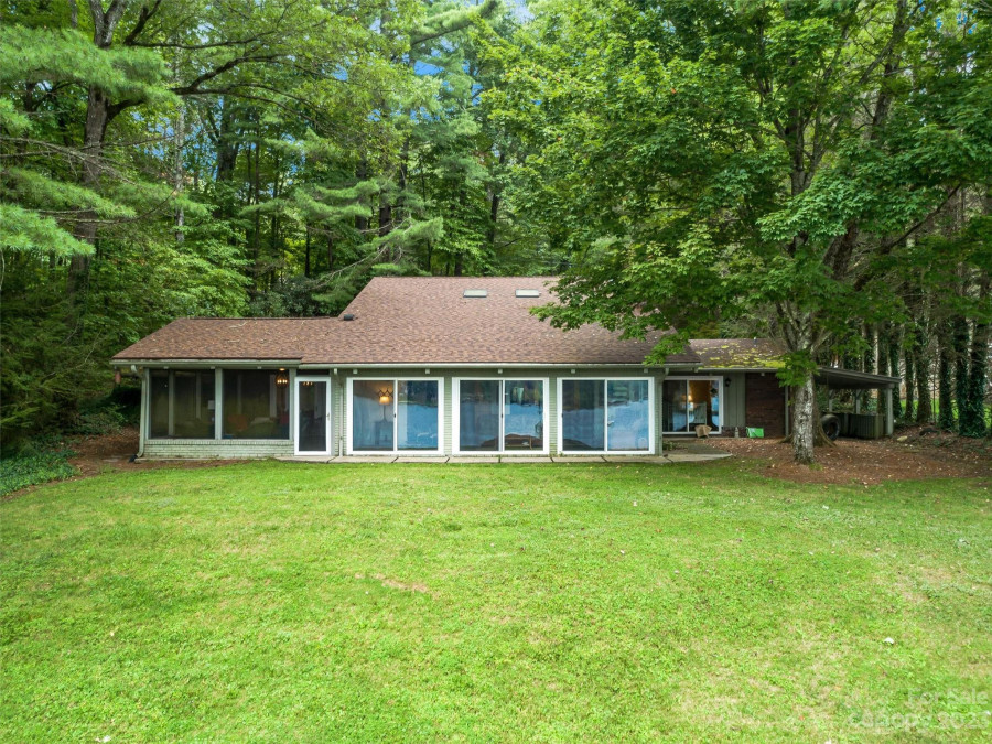 987 Cold Mountain Rd Lake Toxaway, NC 28747