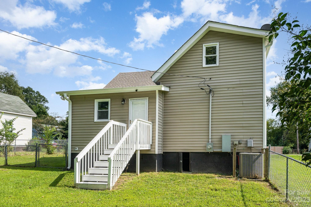 300 Goff St Charlotte, NC 28208