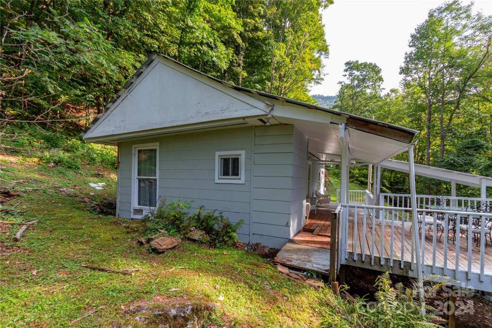 771 Deep Gap Rd Burnsville, NC 28714