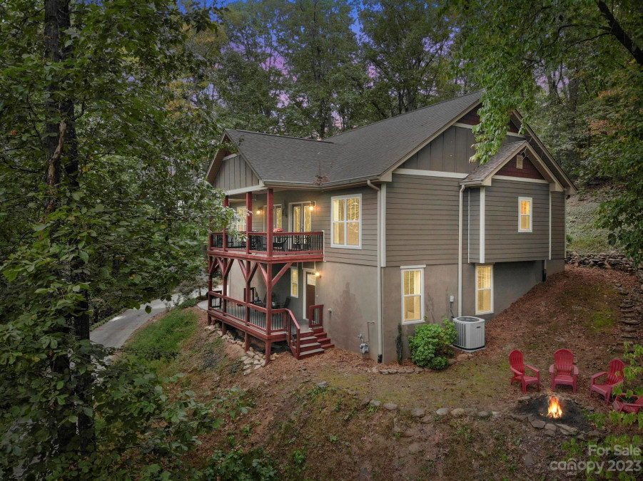 26 Foothills Rd Asheville, NC 28804