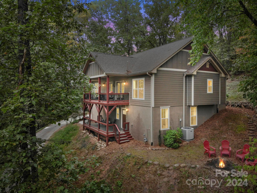 26 Foothills Rd Asheville, NC 28804