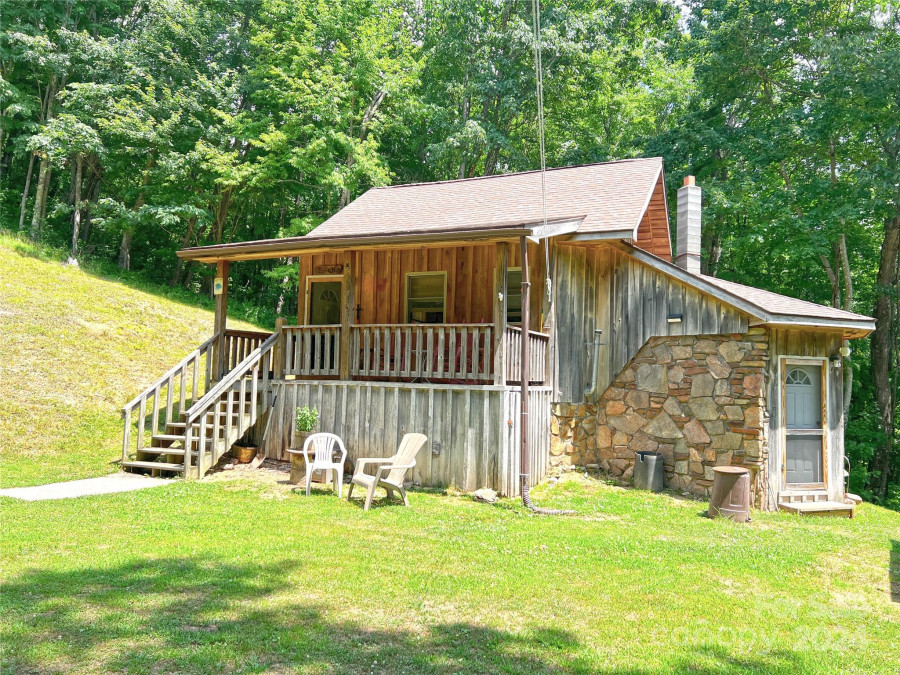 10120 Meadow Fork Rd Hot Springs, NC 28743