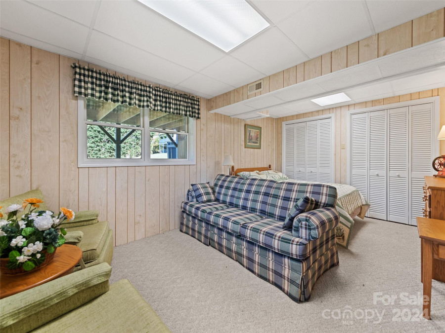75 Hollow Dr Maggie Valley, NC 28751