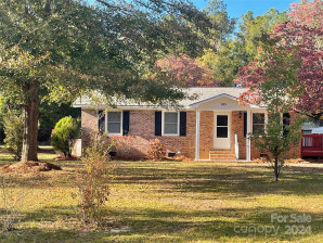 305 Spring St Bethune, SC 29009