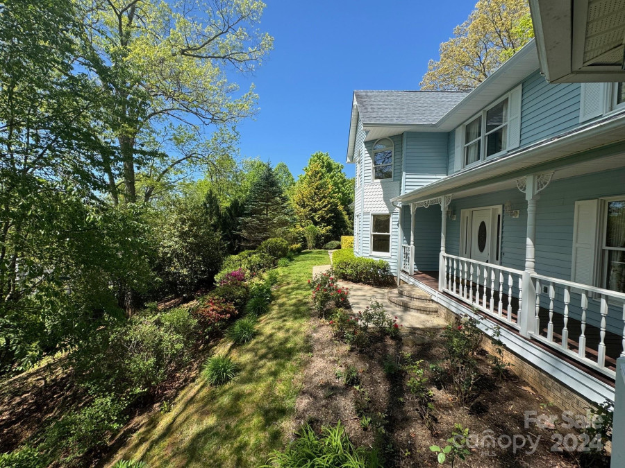105 Eastmoor Dr Asheville, NC 28805