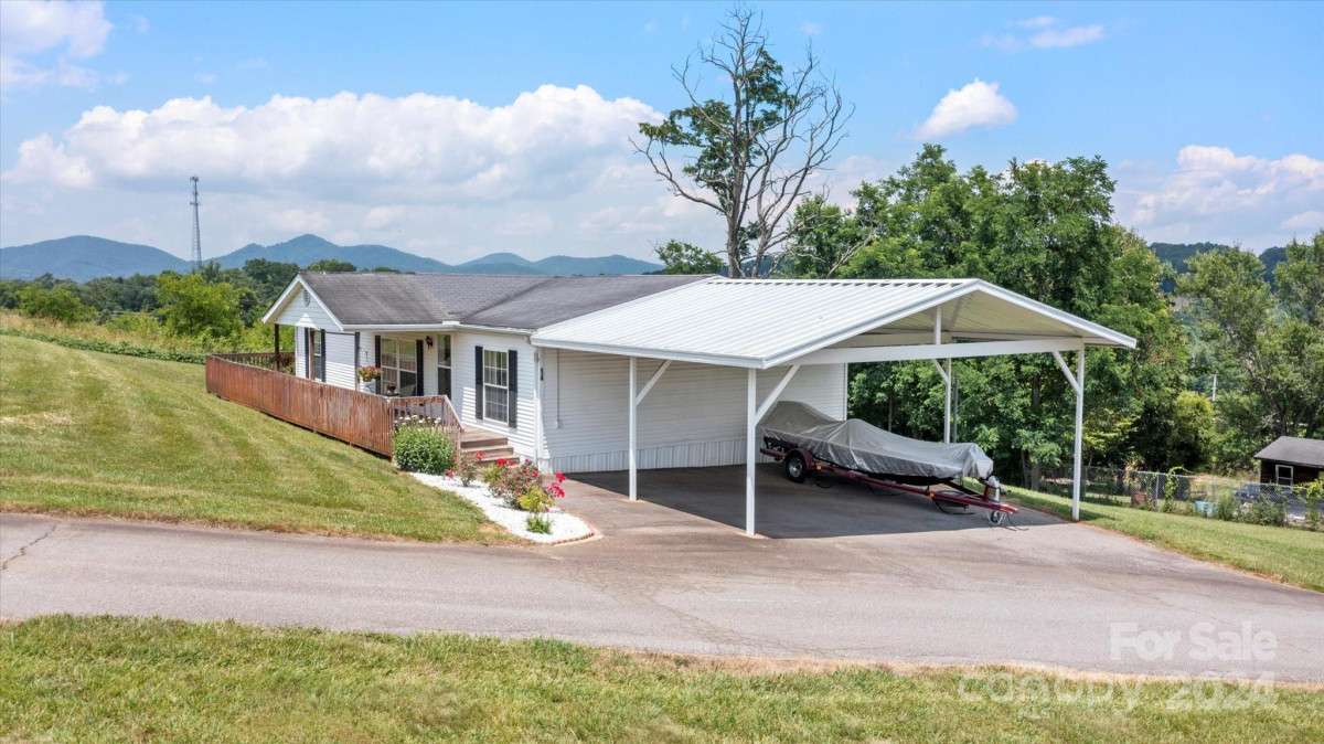 14 Whataview Dr Candler, NC 28715