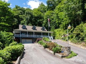 28 Mountain Breeze Dr Maggie Valley, NC 28751
