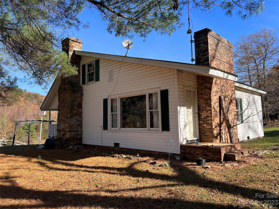 2909 Pine Mountain Dr Connelly Springs, NC 28612